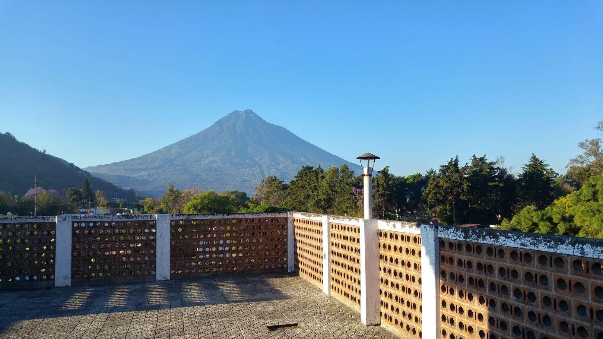 Ixkanul Antigua Hotel Екстериор снимка